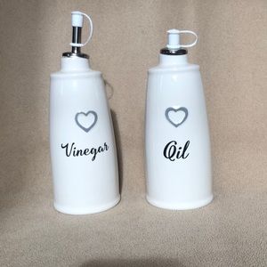 Oil and vinegar B/HARBOR collection.